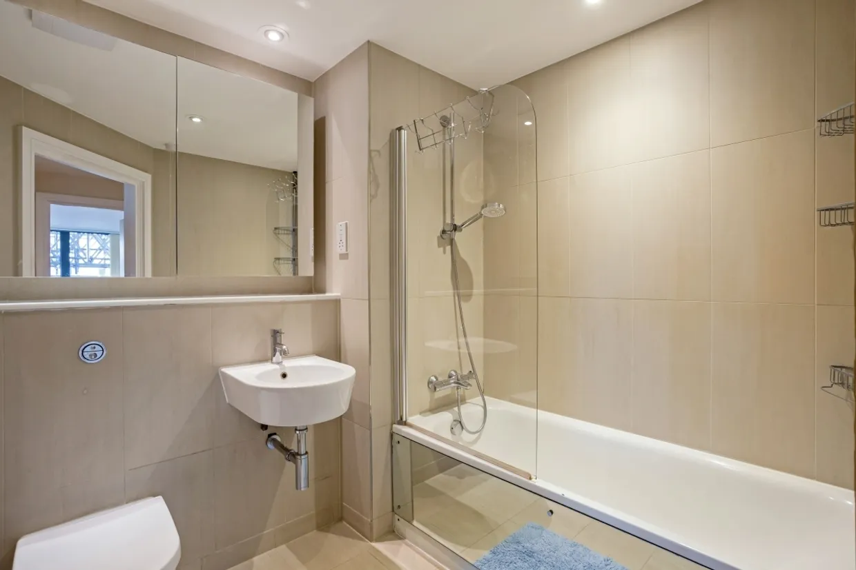 Chrisp Street, E14 photo 6