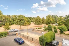 Lammas Lane, Esher KT10 photo 18