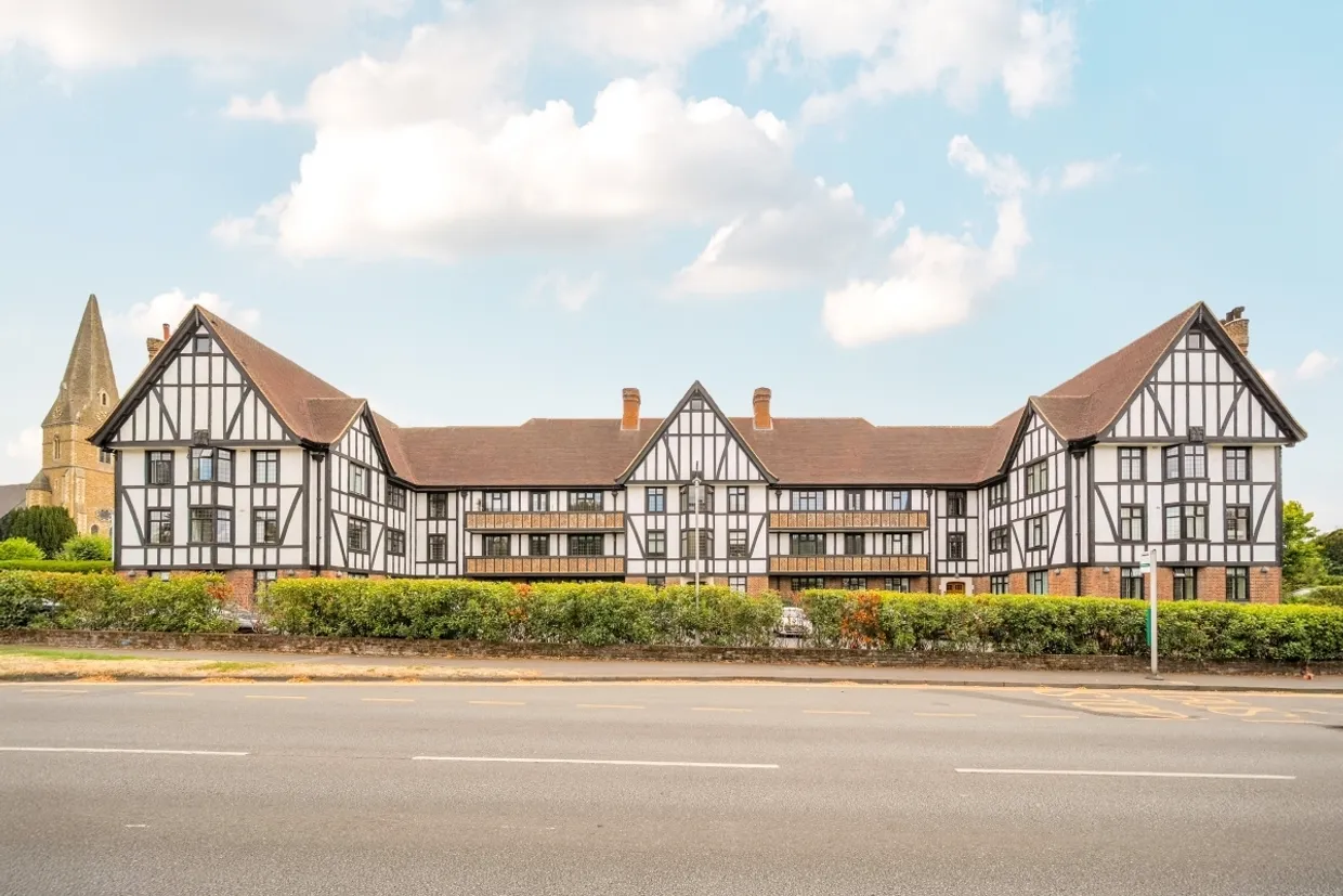 Lammas Lane, Esher KT10 photo 19