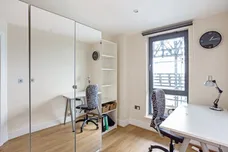 Chrisp Street, E14 photo 12
