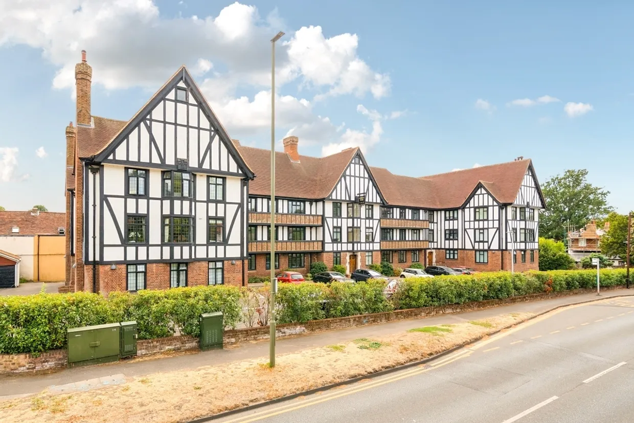 Lammas Lane, Esher KT10 photo 20
