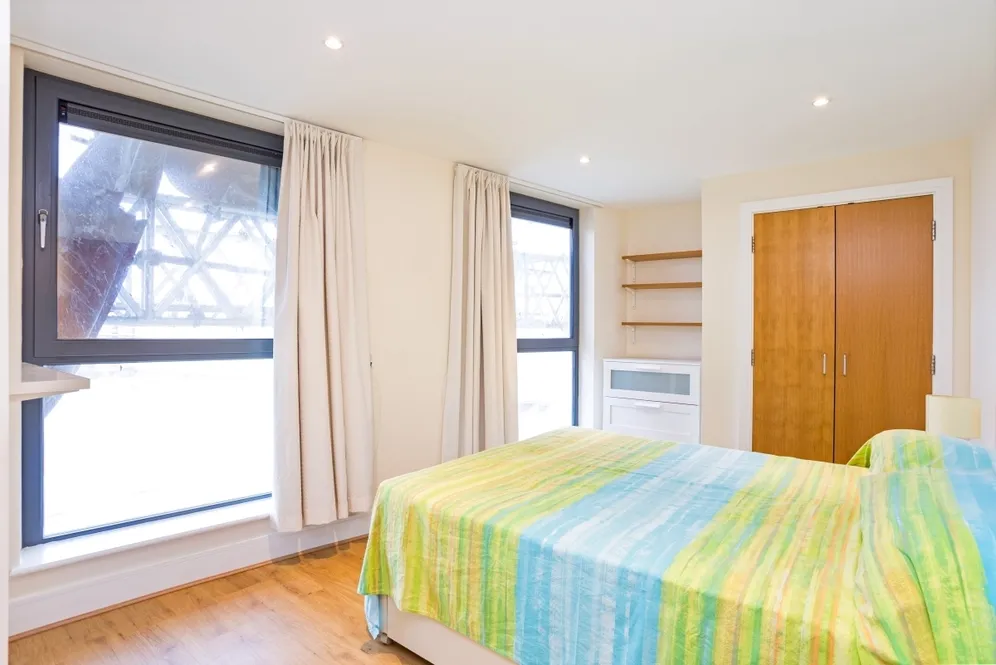 Chrisp Street, E14 photo 13