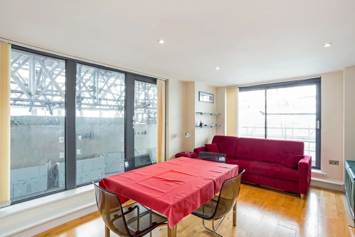 Chrisp Street, E14 photo 14