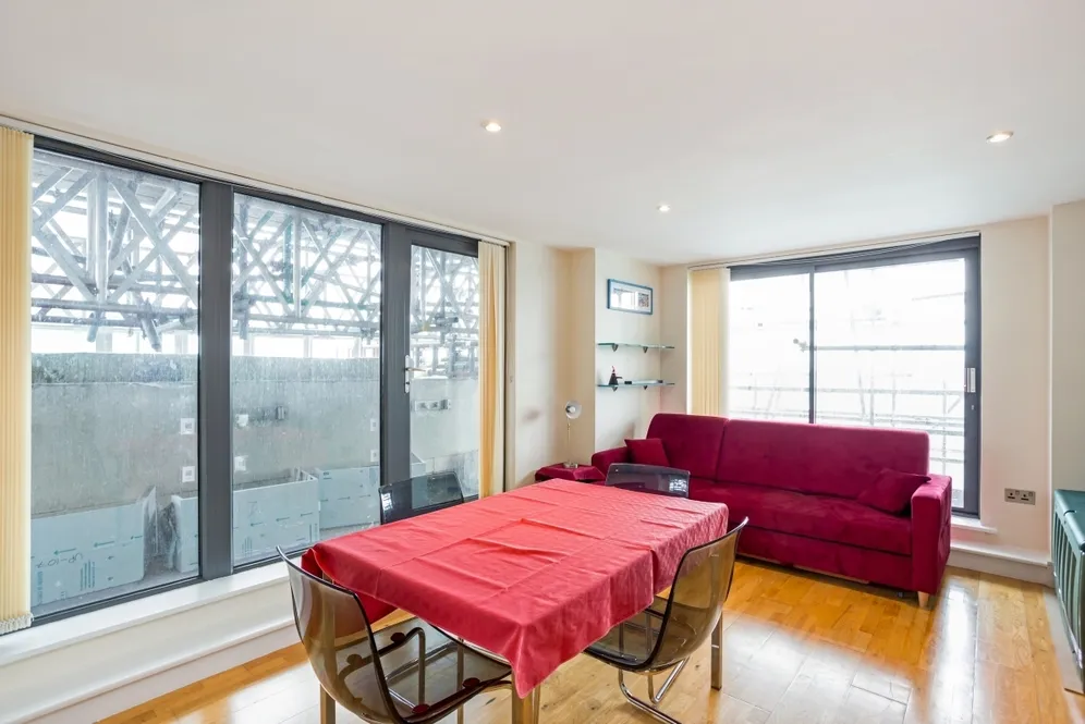 Chrisp Street, E14 photo 14