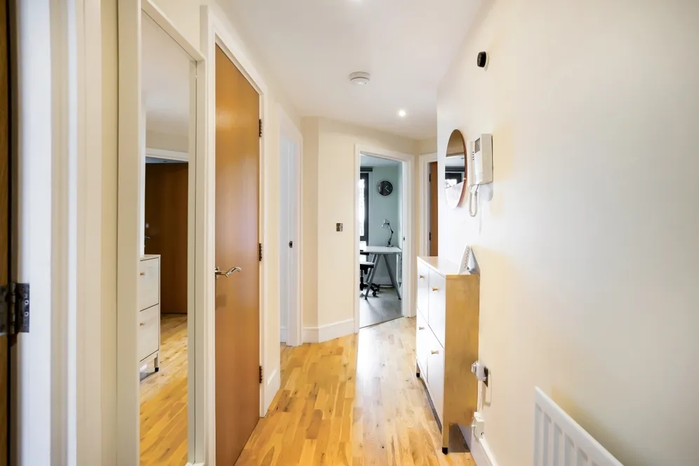 Chrisp Street, E14 photo 15
