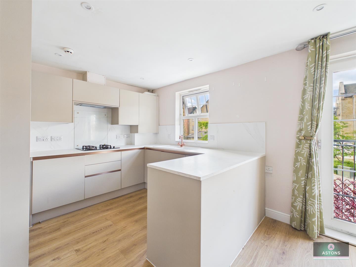 Messenger Close, Ifield, Crawley Image 2