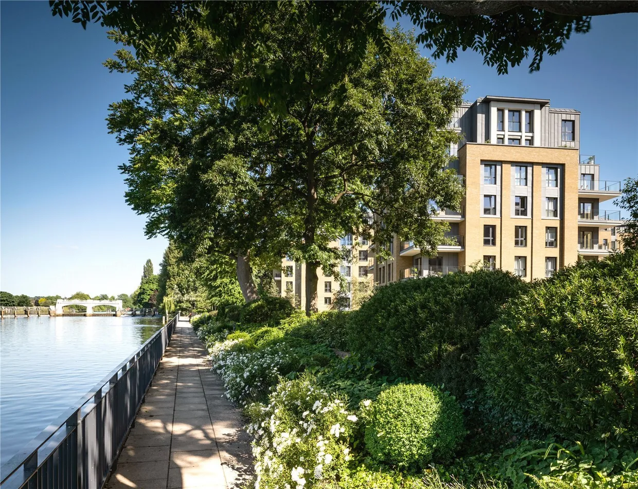 Broom Road, Teddington, TW11 photo 10