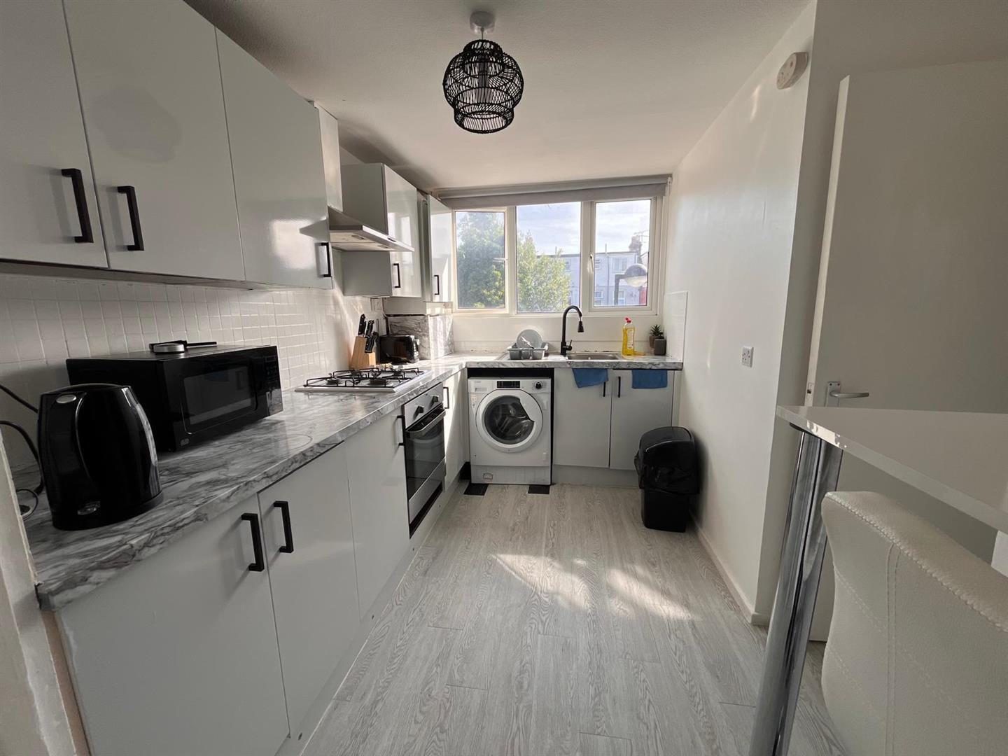 Acacia Road, Wood Green, London Image 4