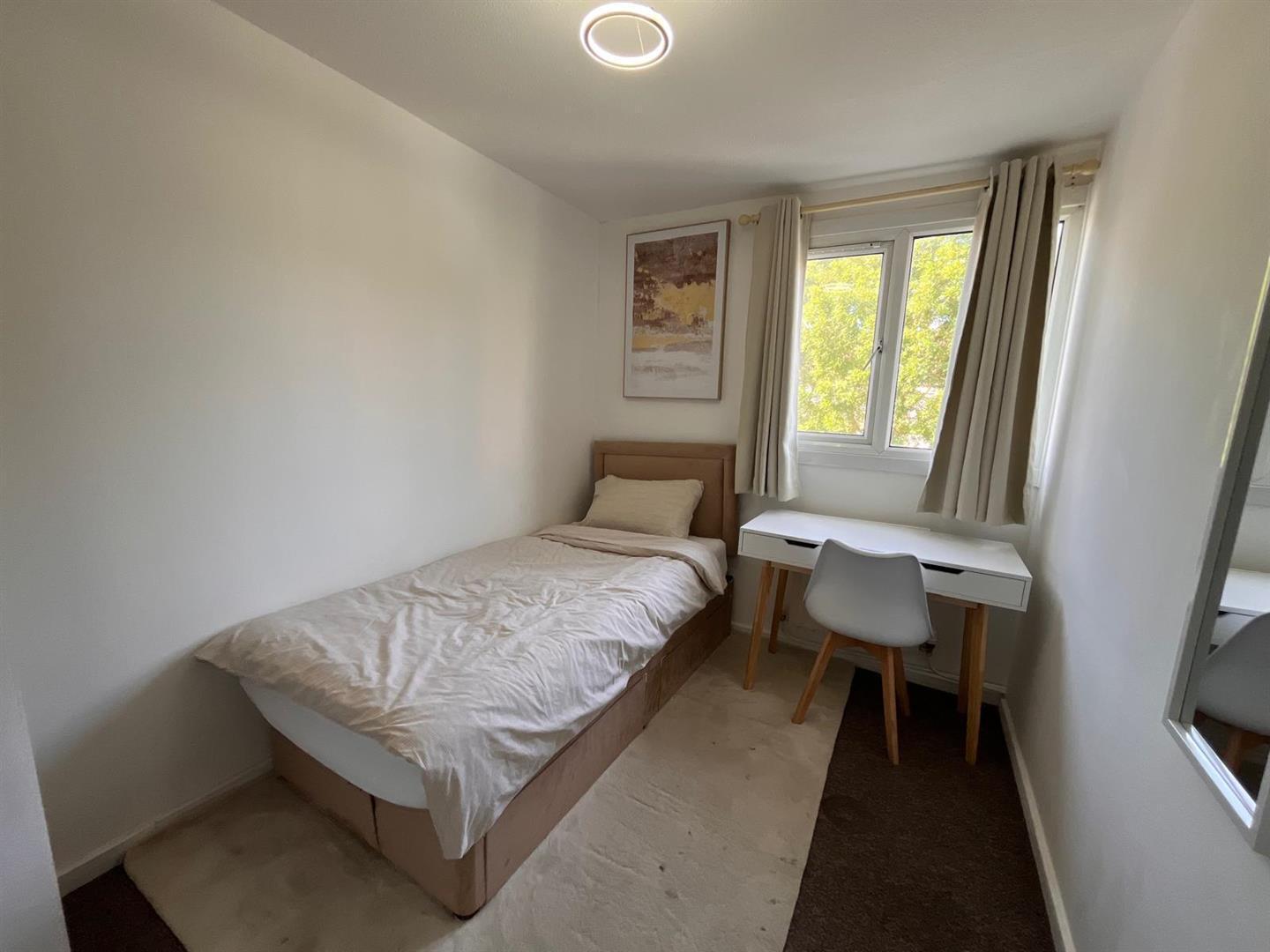 Acacia Road, Wood Green, London Image 6