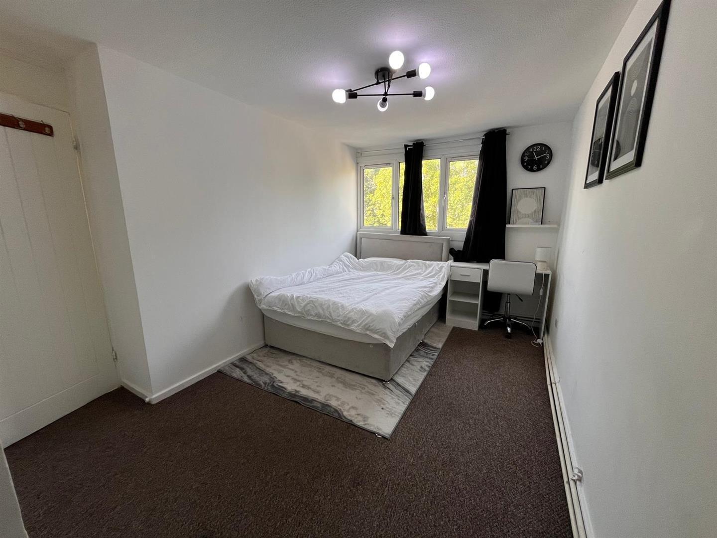 Acacia Road, Wood Green, London Image 7