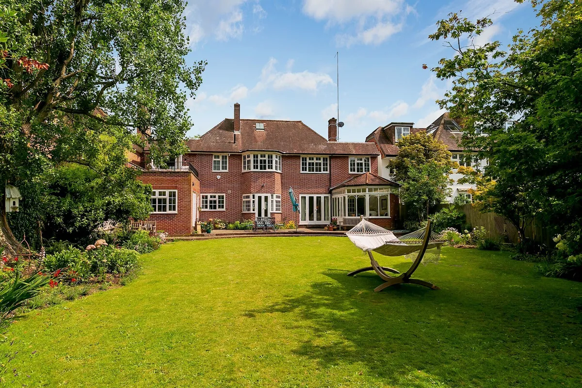 Roedean Crescent, Roehampton, London