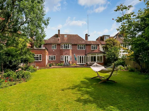 Roedean Crescent, Roehampton, Londonphoto