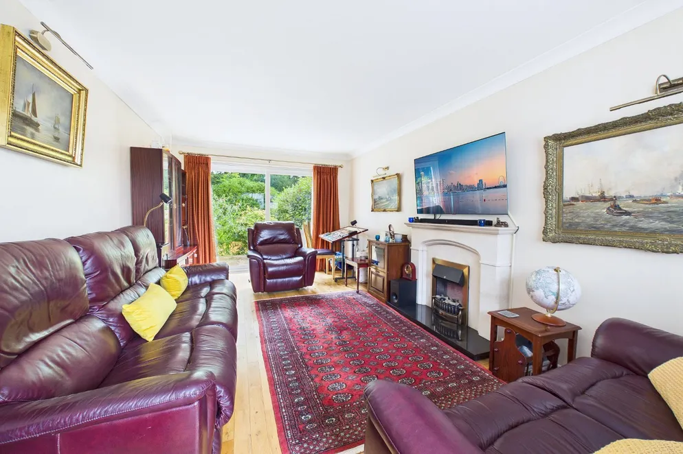 Property carousel item 12