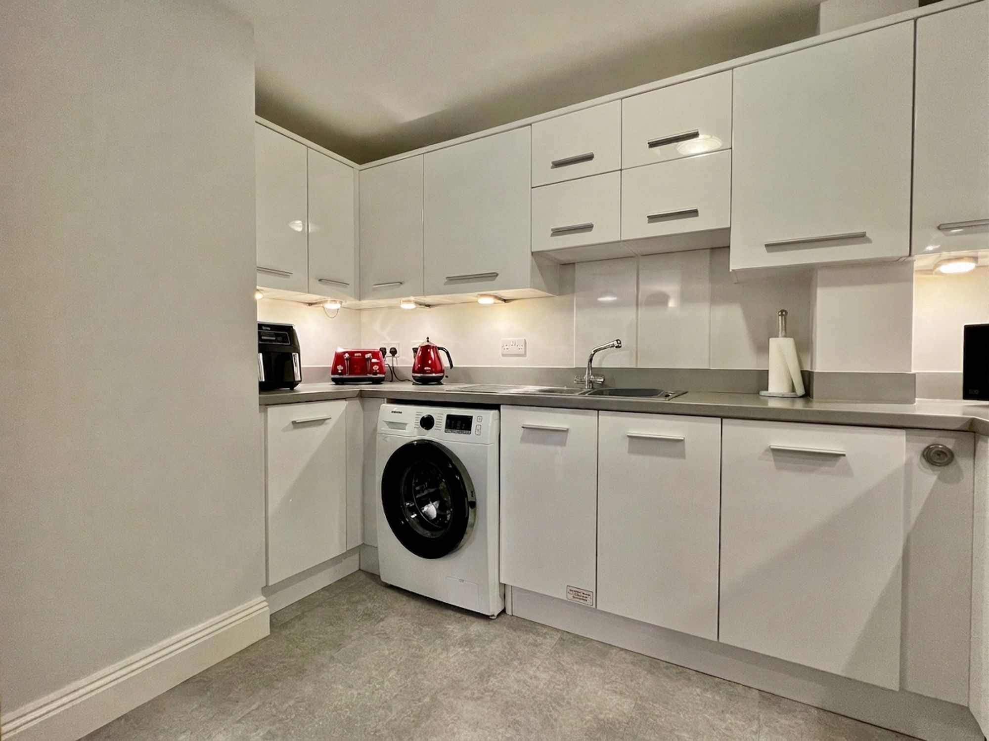 Monmouth Court, Bindon Road - NO onward chain! Image 9