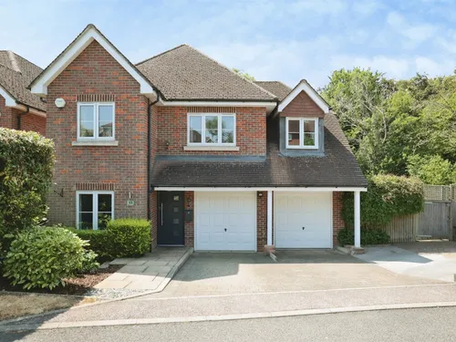 Dell Close, Cheshamphoto