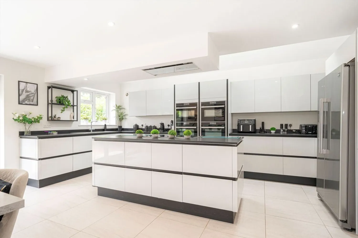 Queens Avenue, West Byfleet, KT14 photo 4