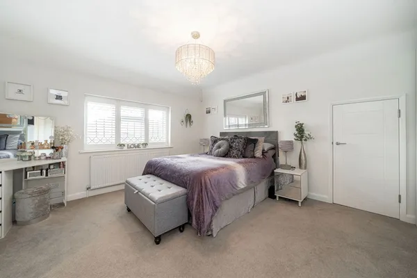 Queens Avenue, West Byfleet, KT14 photo 6
