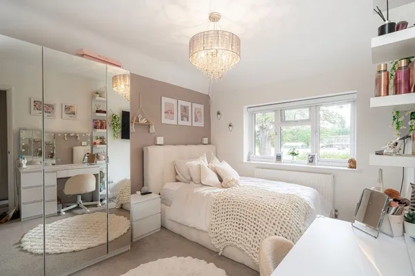 Queens Avenue, West Byfleet, KT14 photo 7