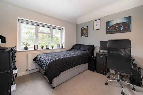 Queens Avenue, West Byfleet, KT14 photo 10
