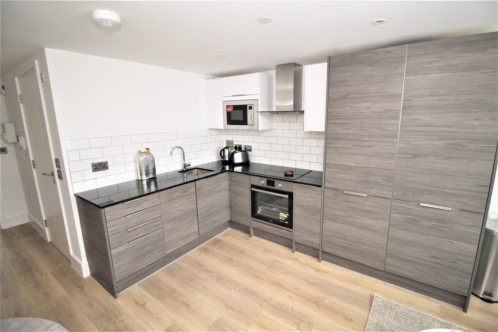 London Road, Crawley Image 5