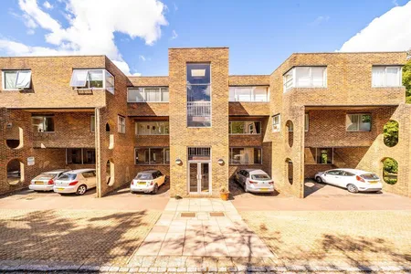 Stroudwater Park, Weybridge, KT13