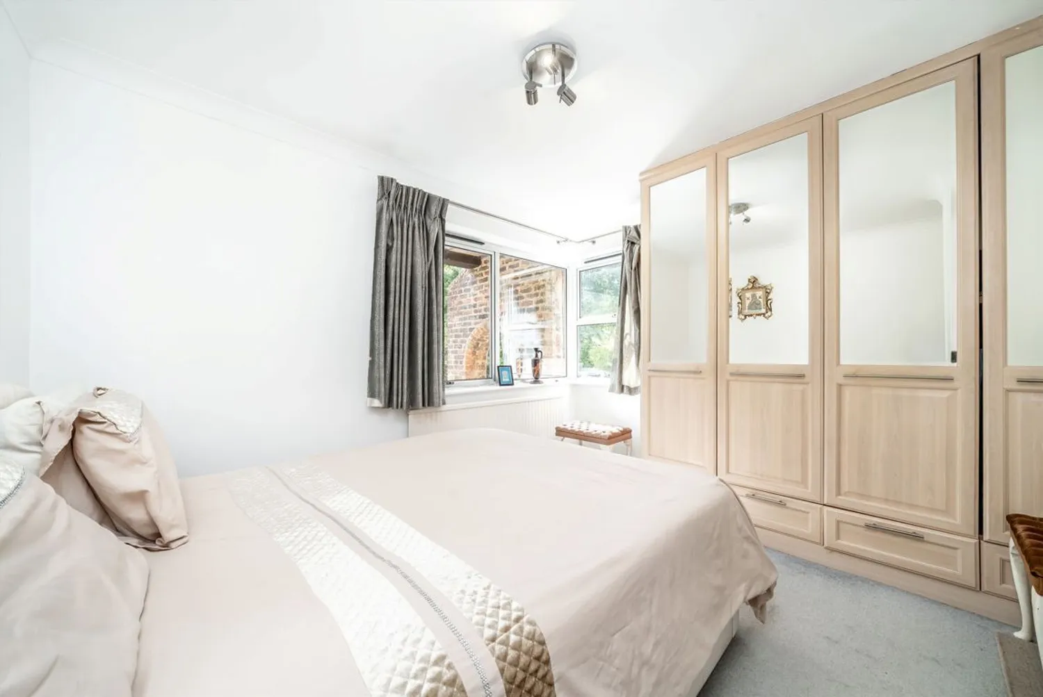 Stroudwater Park, Weybridge, KT13 photo 5