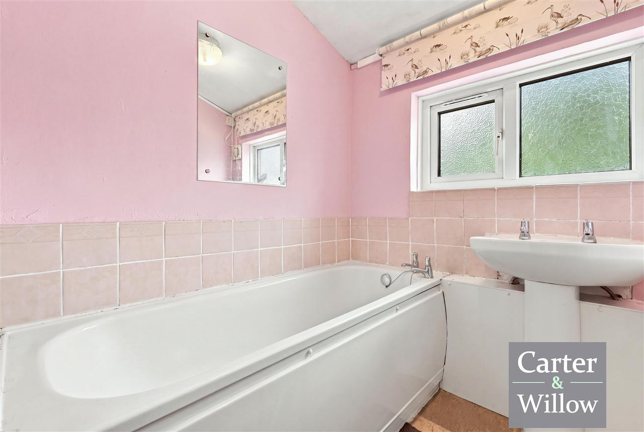 Sutton Road, Barking, Essex Image 15
