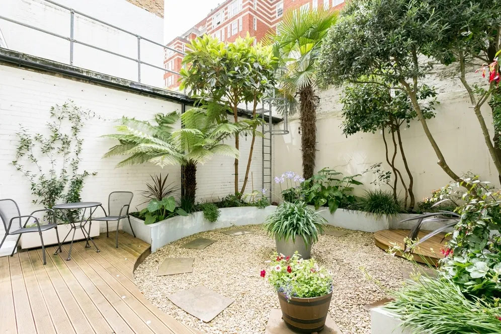 St. Georges Square Pimlico SW1V photo 2