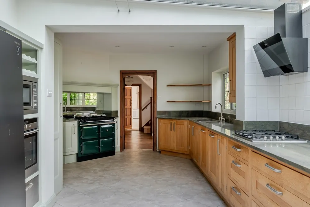 Croft Road Woldingham CR3 photo 5