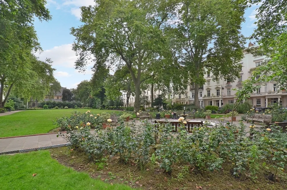 St. Georges Square Pimlico SW1V photo 13