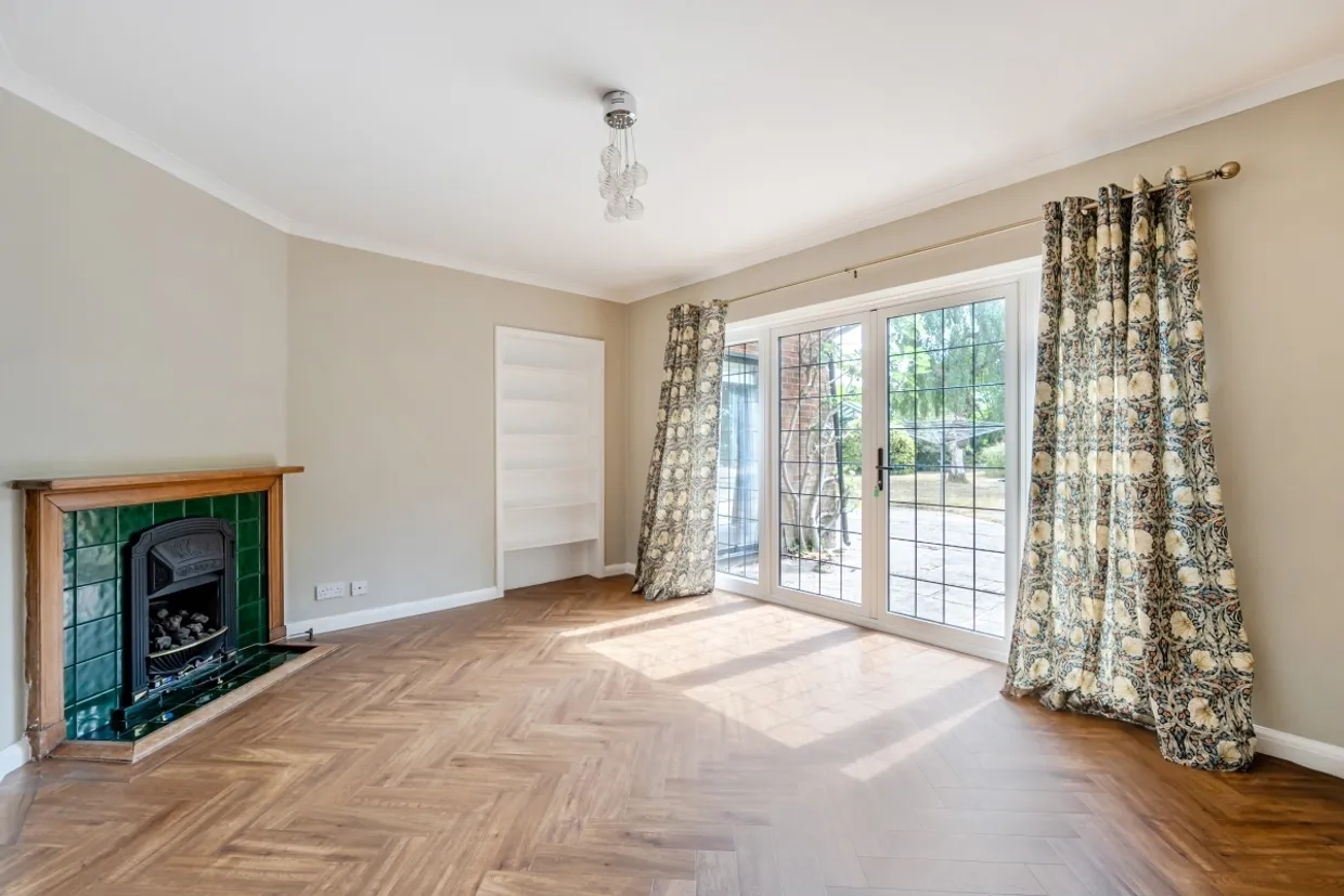 Croft Road Woldingham CR3 photo 8