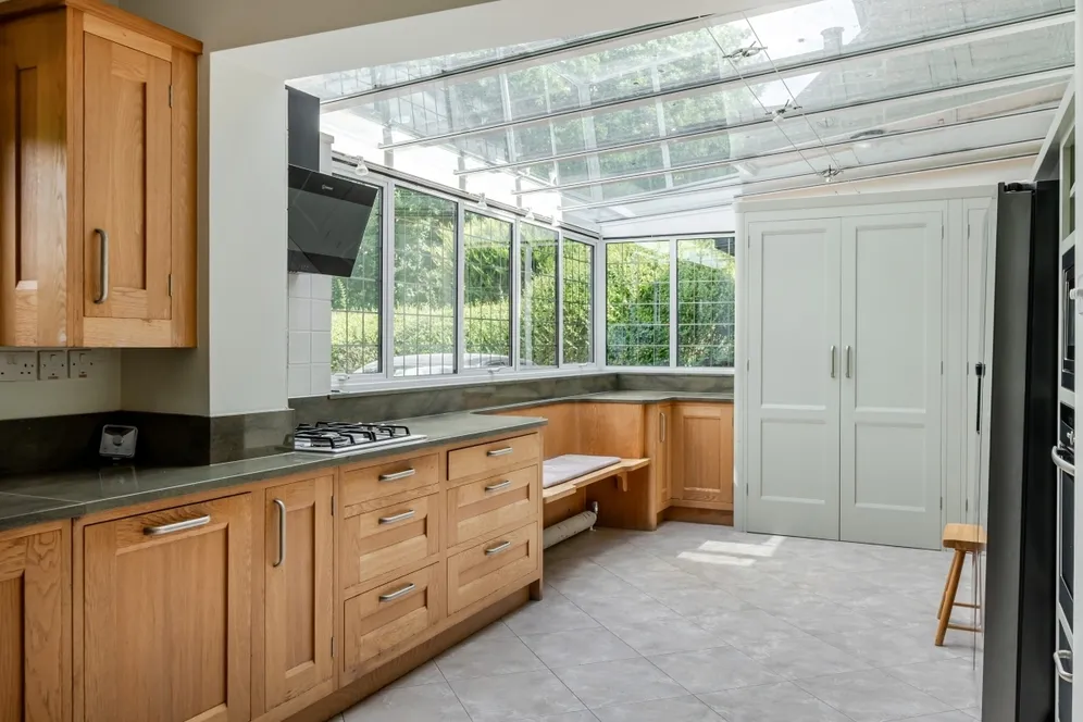 Croft Road Woldingham CR3 photo 24