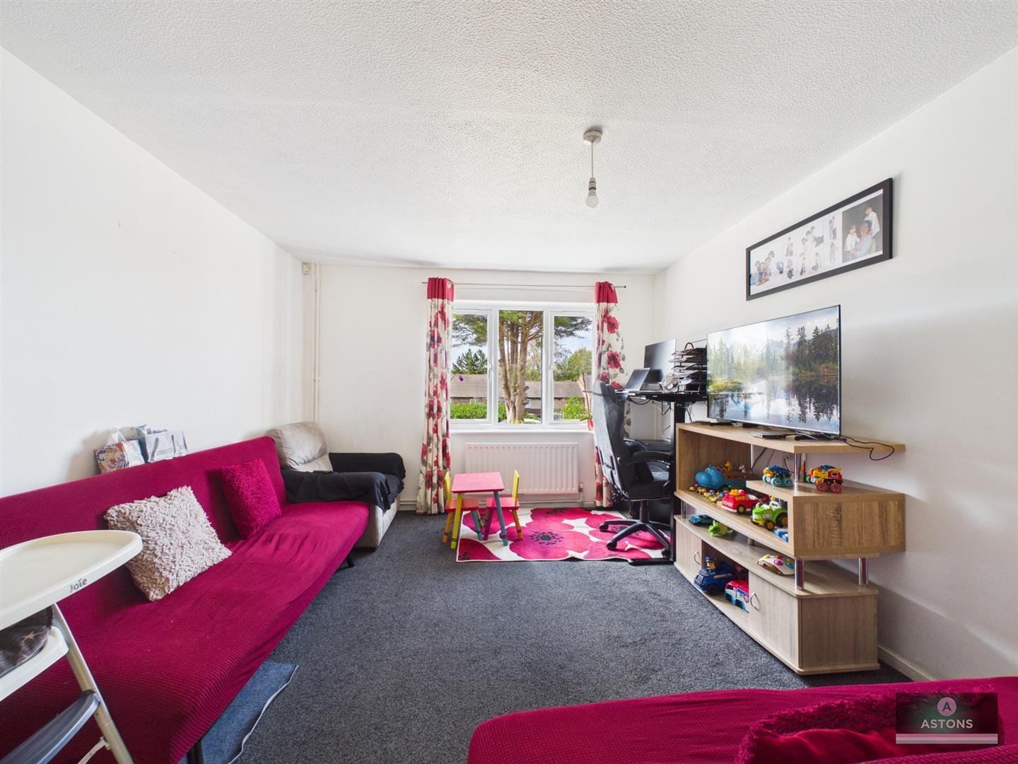 Harvey Close, Broadfield Image 4