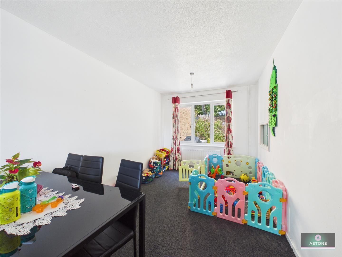 Harvey Close, Broadfield Image 5