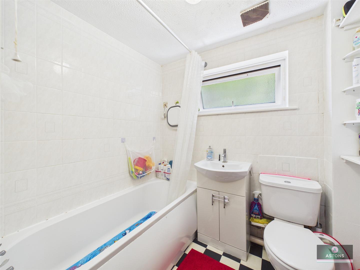 Harvey Close, Broadfield Image 6