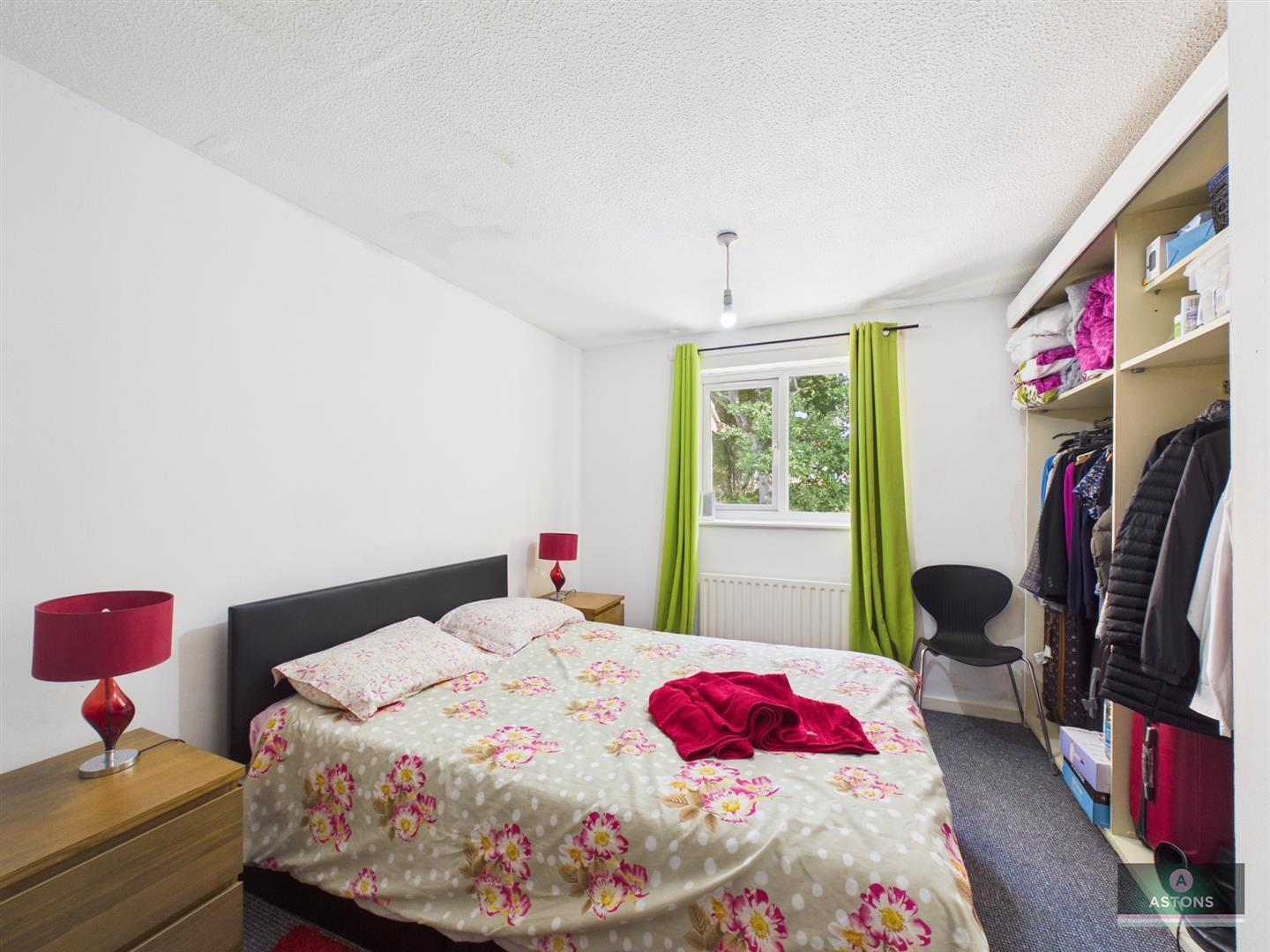 Harvey Close, Broadfield Image 7