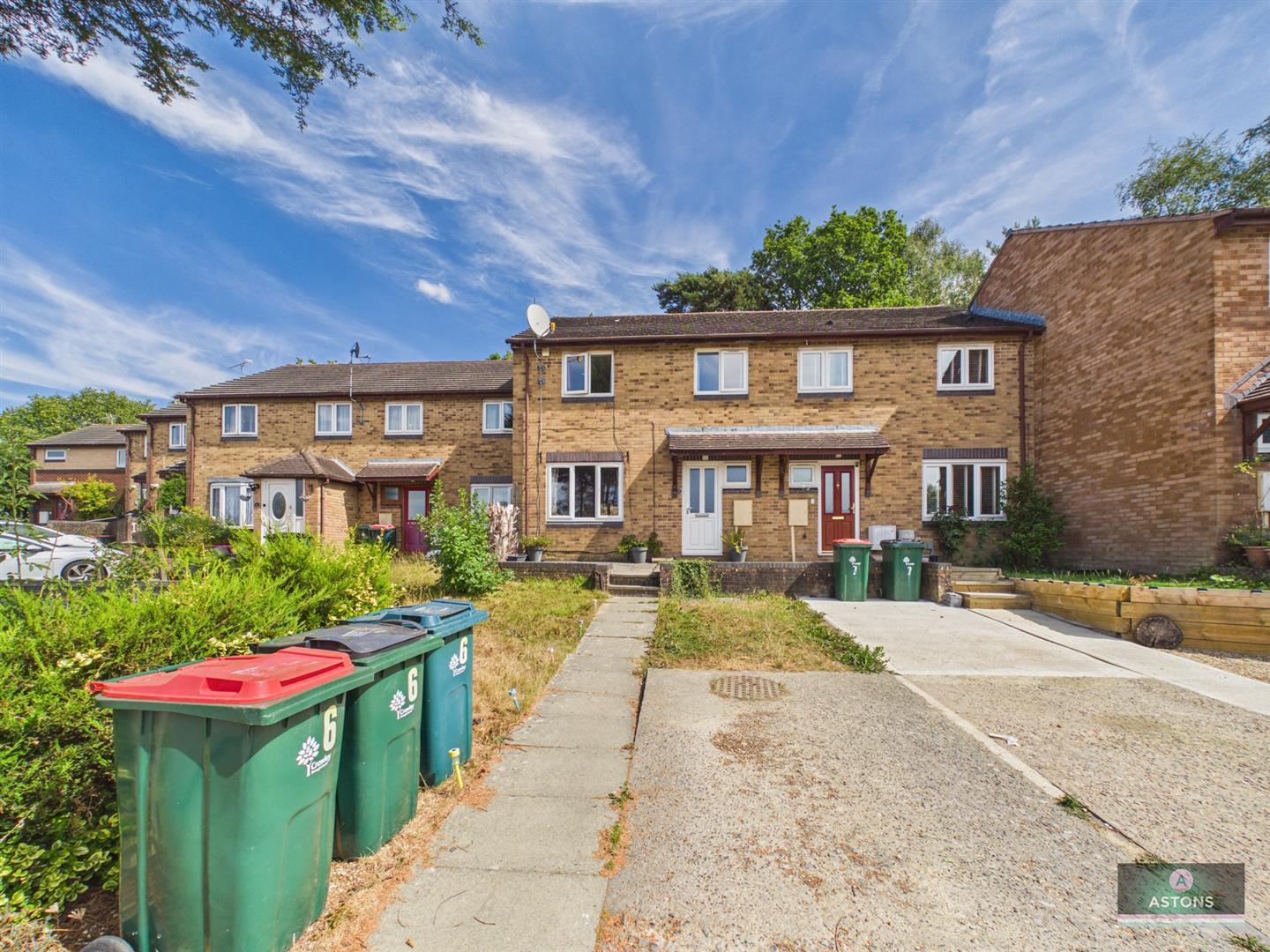 Harvey Close, Broadfield Image 10
