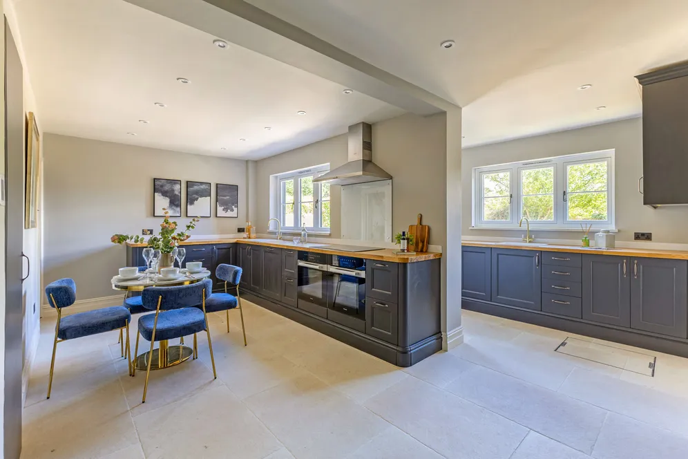 Denmans Close, Lindfield, RH16 photo 2