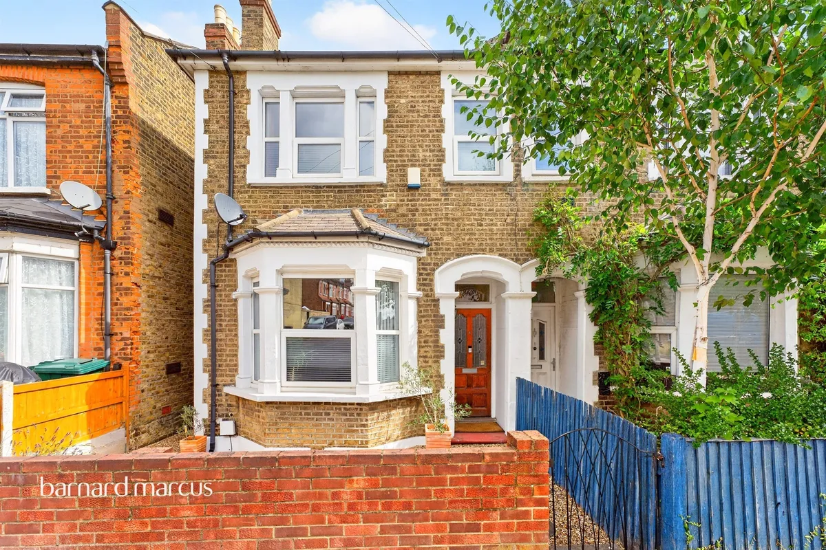 Oakleigh Road North, London