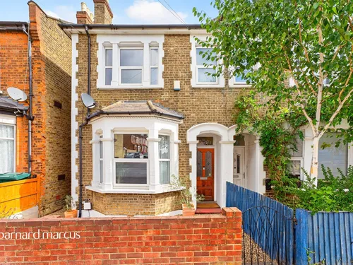 Oakleigh Road North, Londonphoto