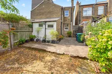 Oakleigh Road North, London