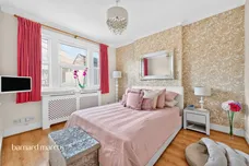 Oakleigh Road North, London