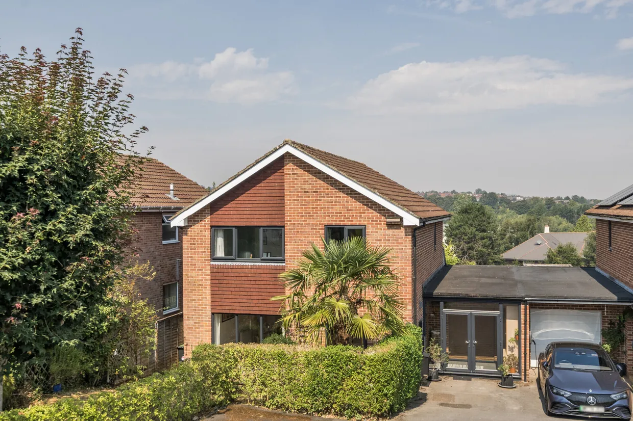 Priorsfield, Marlborough, SN8 photo 1