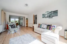 Priorsfield, Marlborough, SN8 photo 6