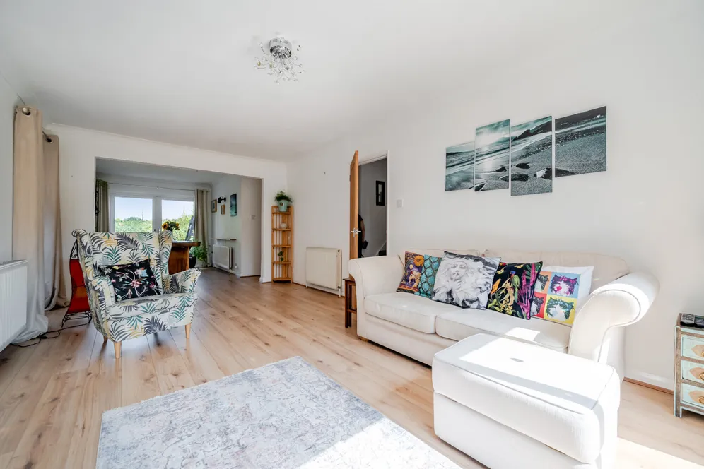 Priorsfield, Marlborough, SN8 photo 6