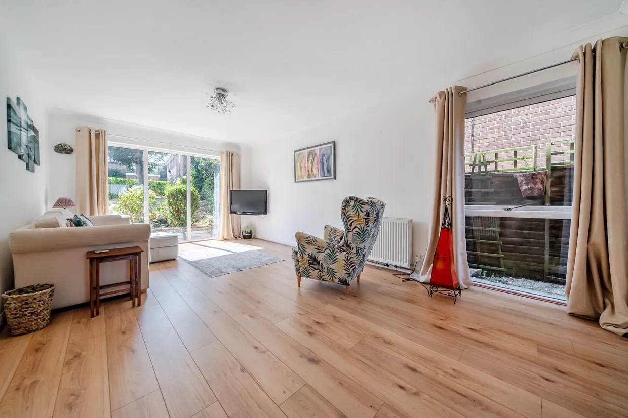 Priorsfield, Marlborough, SN8 photo 7