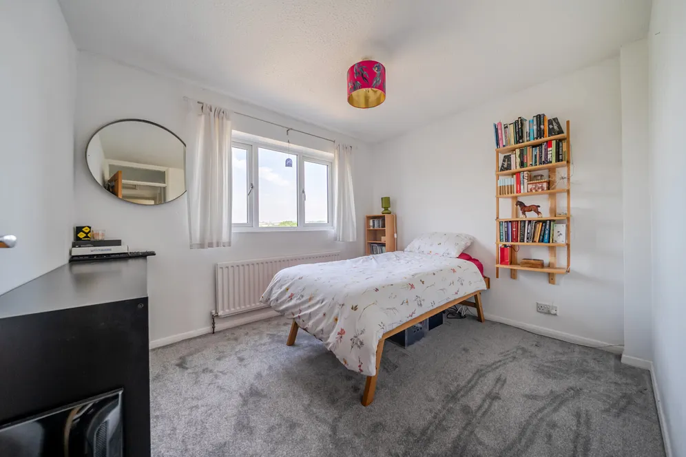 Priorsfield, Marlborough, SN8 photo 15