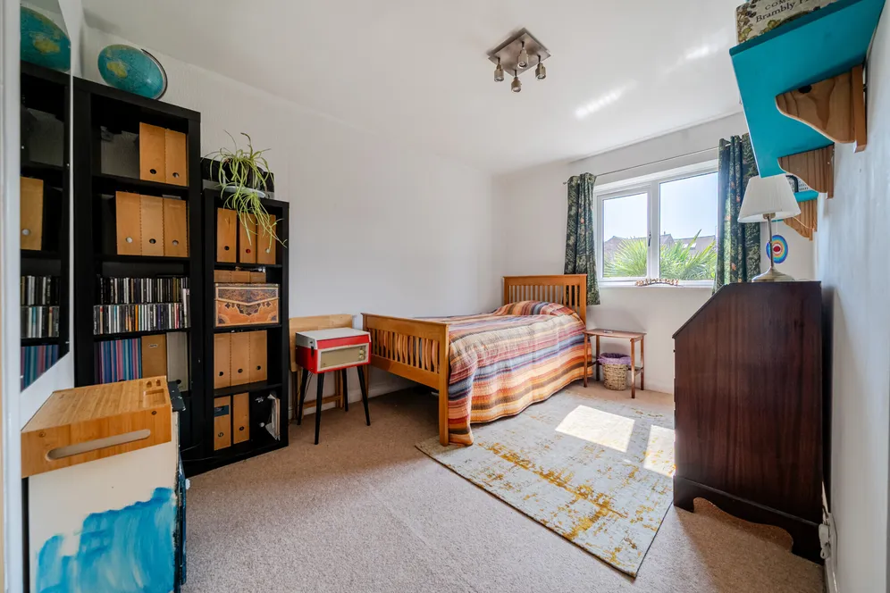 Priorsfield, Marlborough, SN8 photo 16