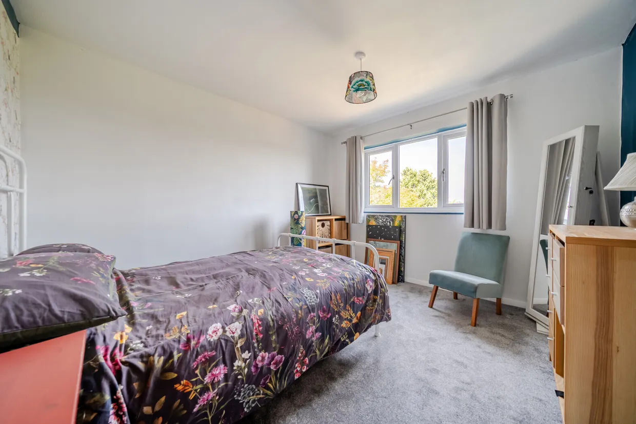 Priorsfield, Marlborough, SN8 photo 17