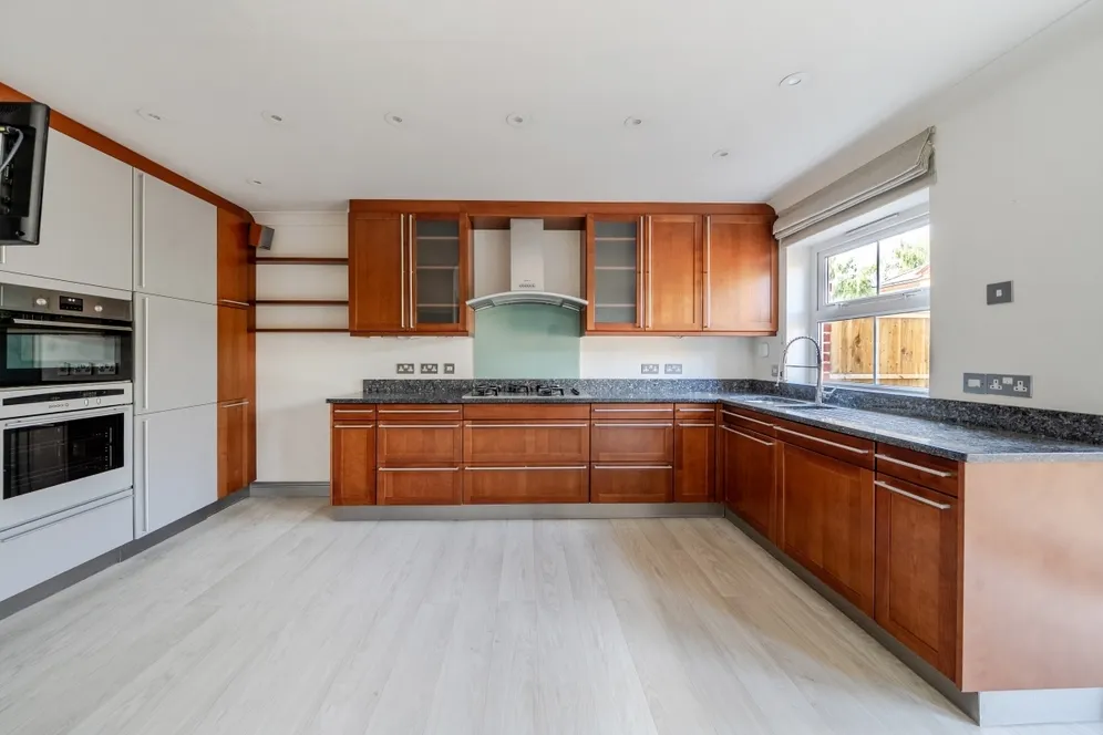 Malthouse Drive London W4 photo 5
